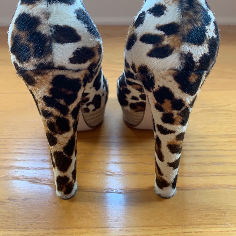 Miu Miu Leopard Print Peep-Toe Pumps Size 39 - image 5